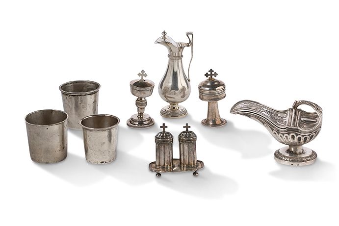 Null 
+ LITURGICAL GOLD Lot in silver composed of :



- A wine cruet in plain s&hellip;