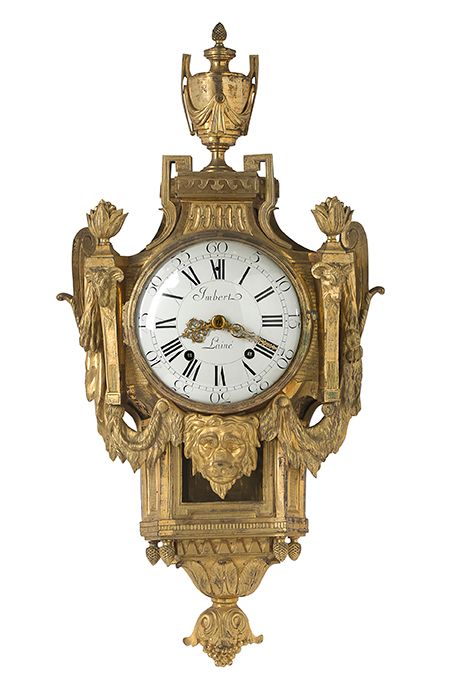 Null 
白色珐琅表盘上有 "Imbert L'aîné"（1776年获得钟表大师称号）的字样。
路易十六时期 高84厘米，长44厘米
(磨损)