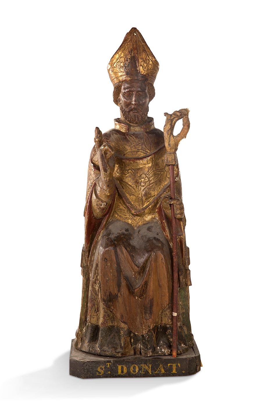 Null 圣多纳（或圣彼得），雕刻，镀金和多色木，背面粗糙化。他坐在长椅上，用右手祝福，另一只手拿着他的羊角帽。
15世纪的多色，18世纪的羊角帽
高84厘米
&hellip;