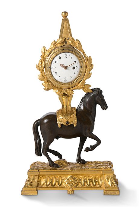 Null PETITE PENDULE en bronze à double patine brune et dorée figurant un cheval &hellip;