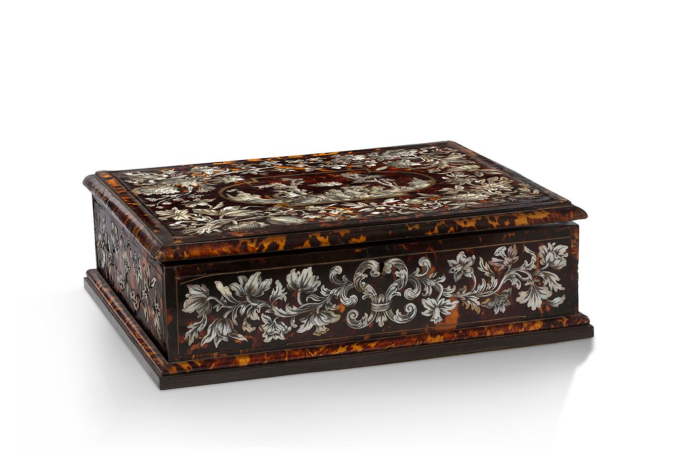 Null IMPORTANT CASE with rich engraved mother-of-pearl marquetry decoration on a&hellip;