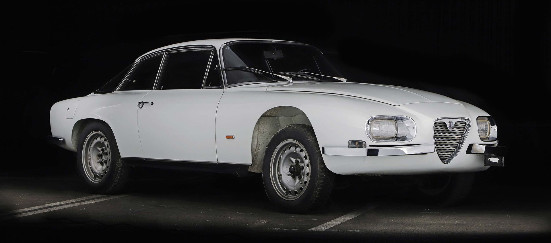 1966 ALFA ROMEO 2600 SZ 
Produced at 105 copies

Extremely rare model

Signature&hellip;