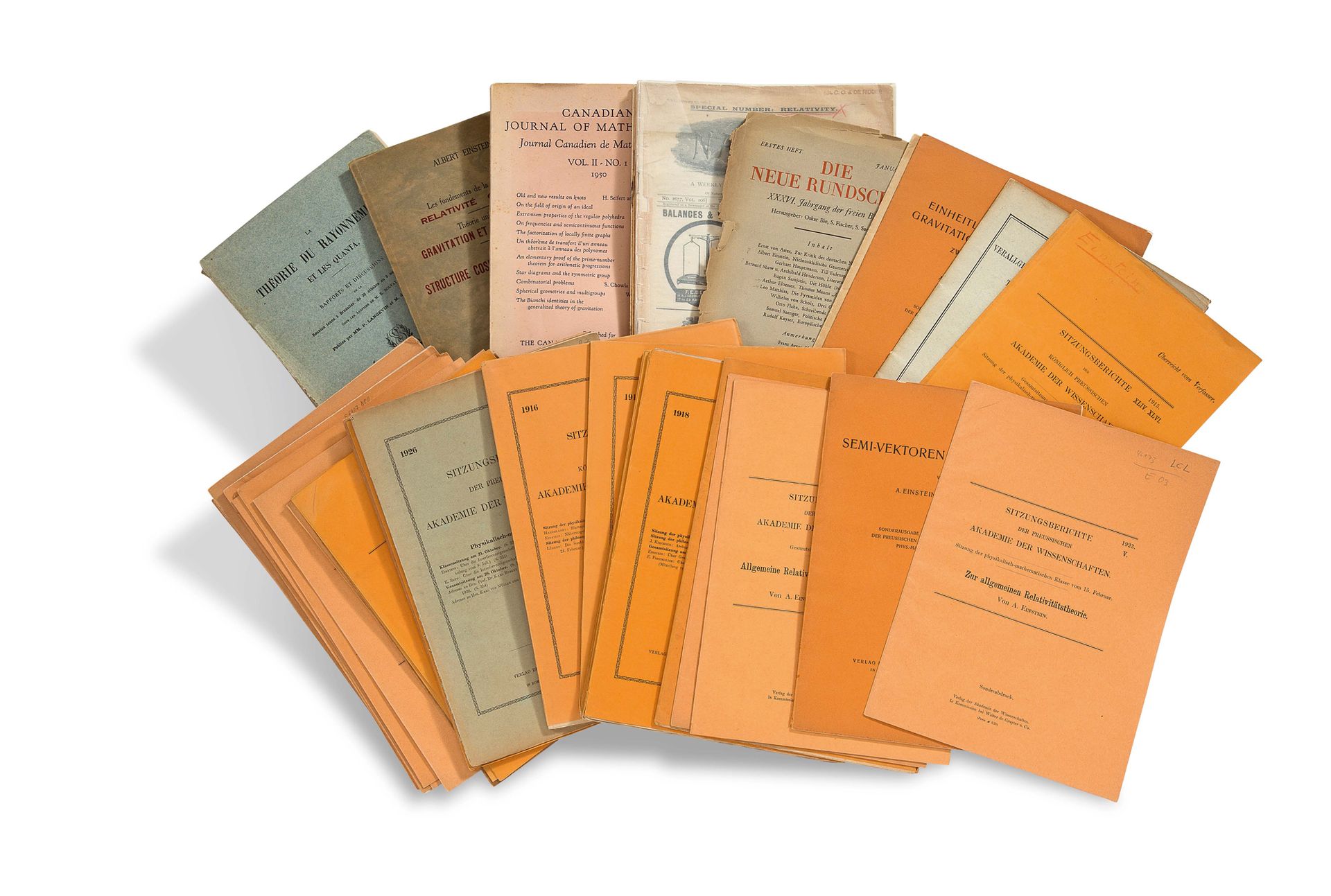 EINSTEIN Albert (1879-1955) 
一套期刊、书籍和小册子。



在期刊或文集中发表的非凡收藏，他的文章的印刷品，以及卷宗。



21&hellip;