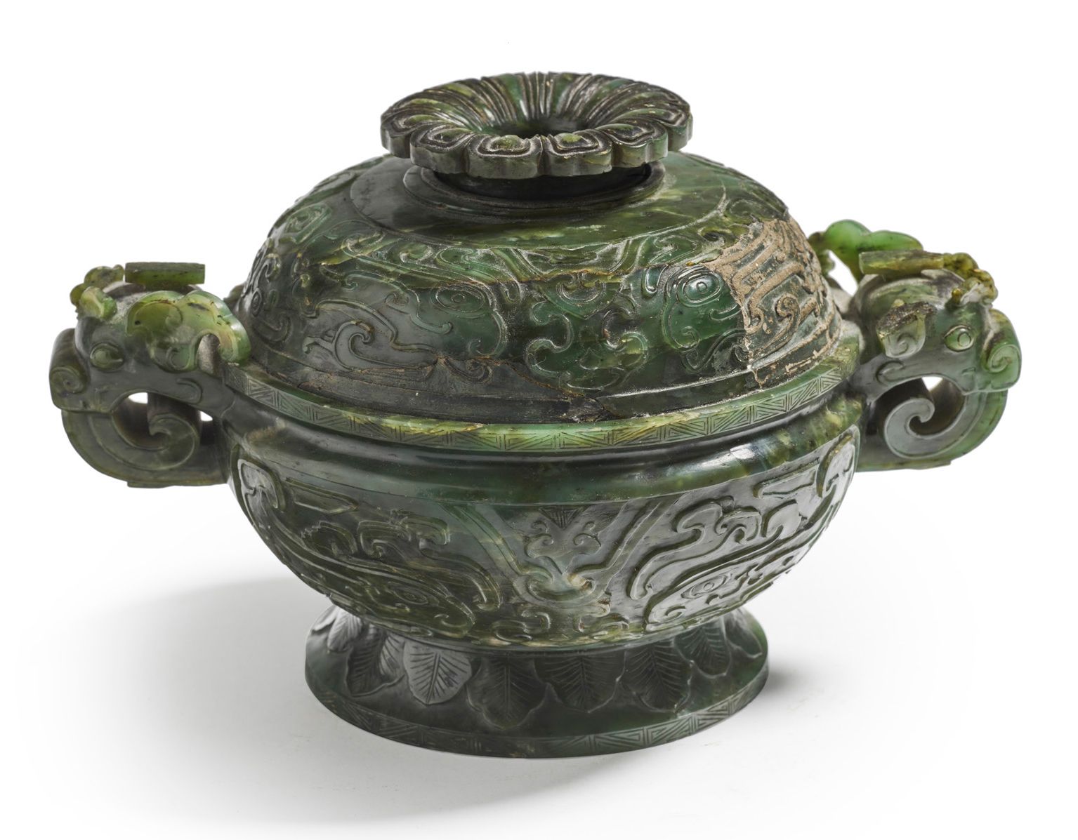 Chine XIXe siècle 
中国

19世纪

菠菜绿玉盖饕餮纹花瓶

带有 2434 库存标签