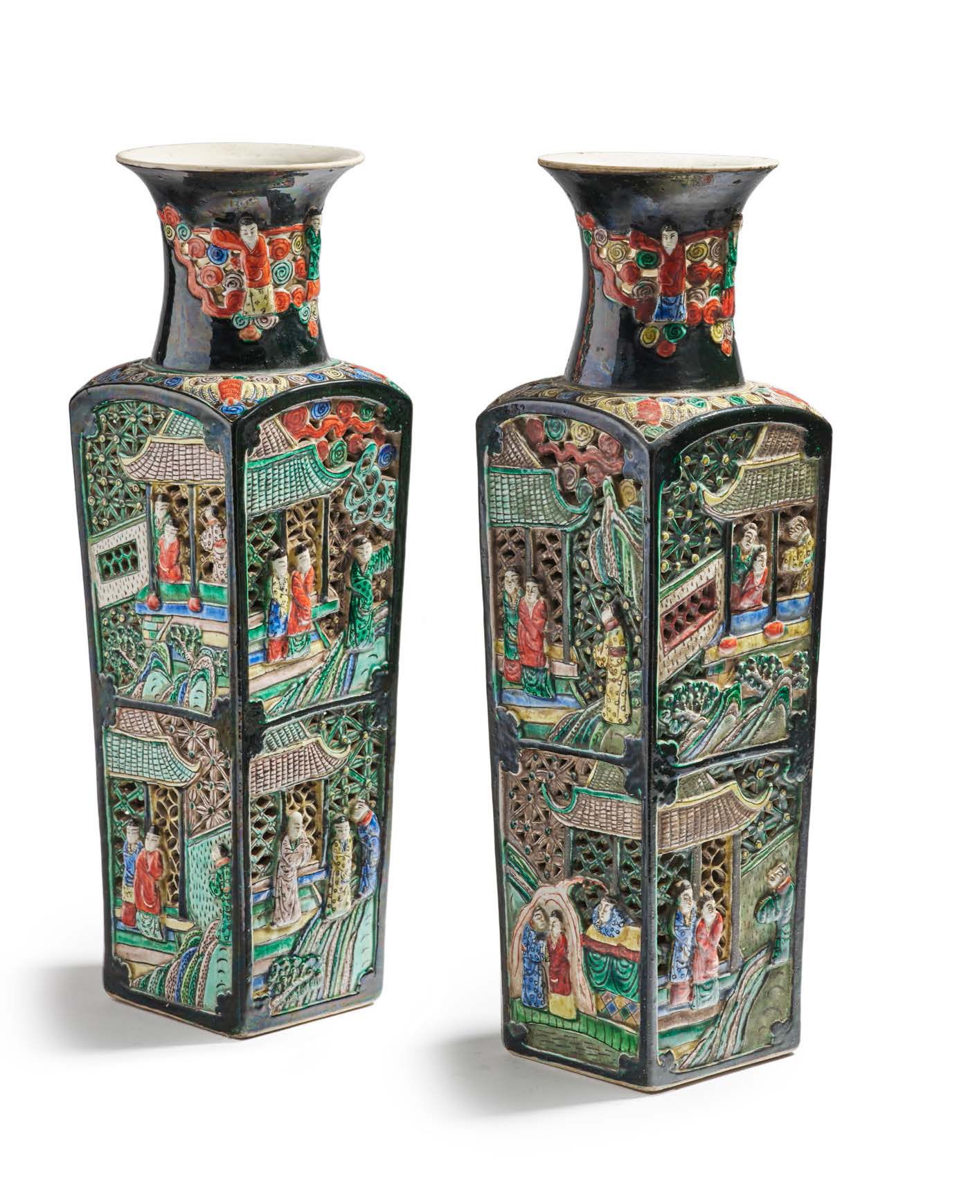 CHINE vers 1900 
Paire de vases de forme quadrangulaire à col cylindrique évasé,&hellip;