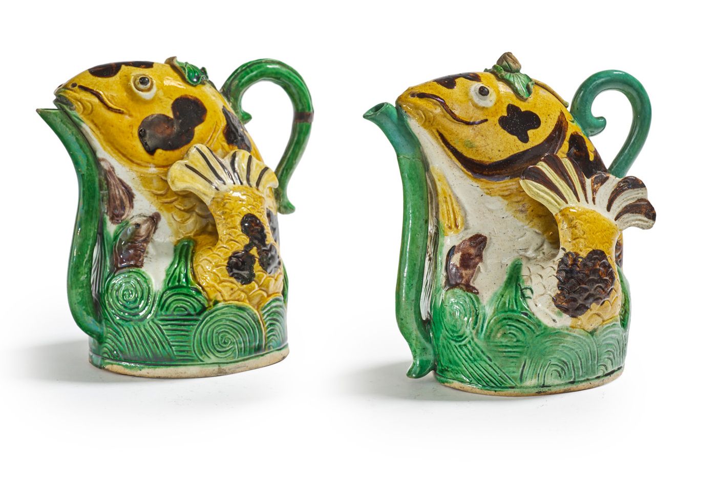 CHINE XVIIIe SIÈCLE, PÉRIODE KANGXI (1661 - 1722) 
Two teapots forming pendants,&hellip;