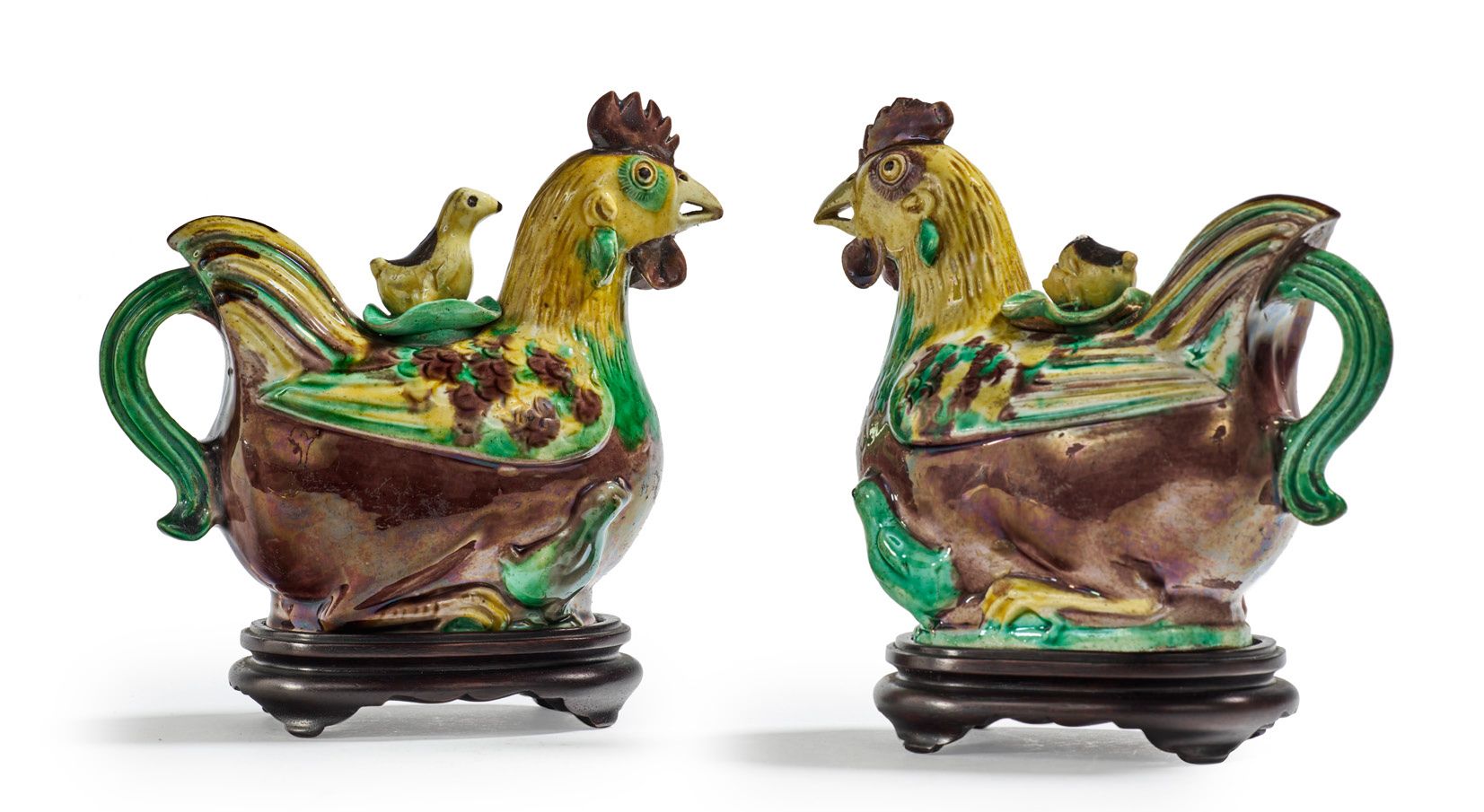 CHINE XVIIIe SIÈCLE, PÉRIODE KANGXI (1661 - 1722) 
A pair of rooster-shaped teap&hellip;