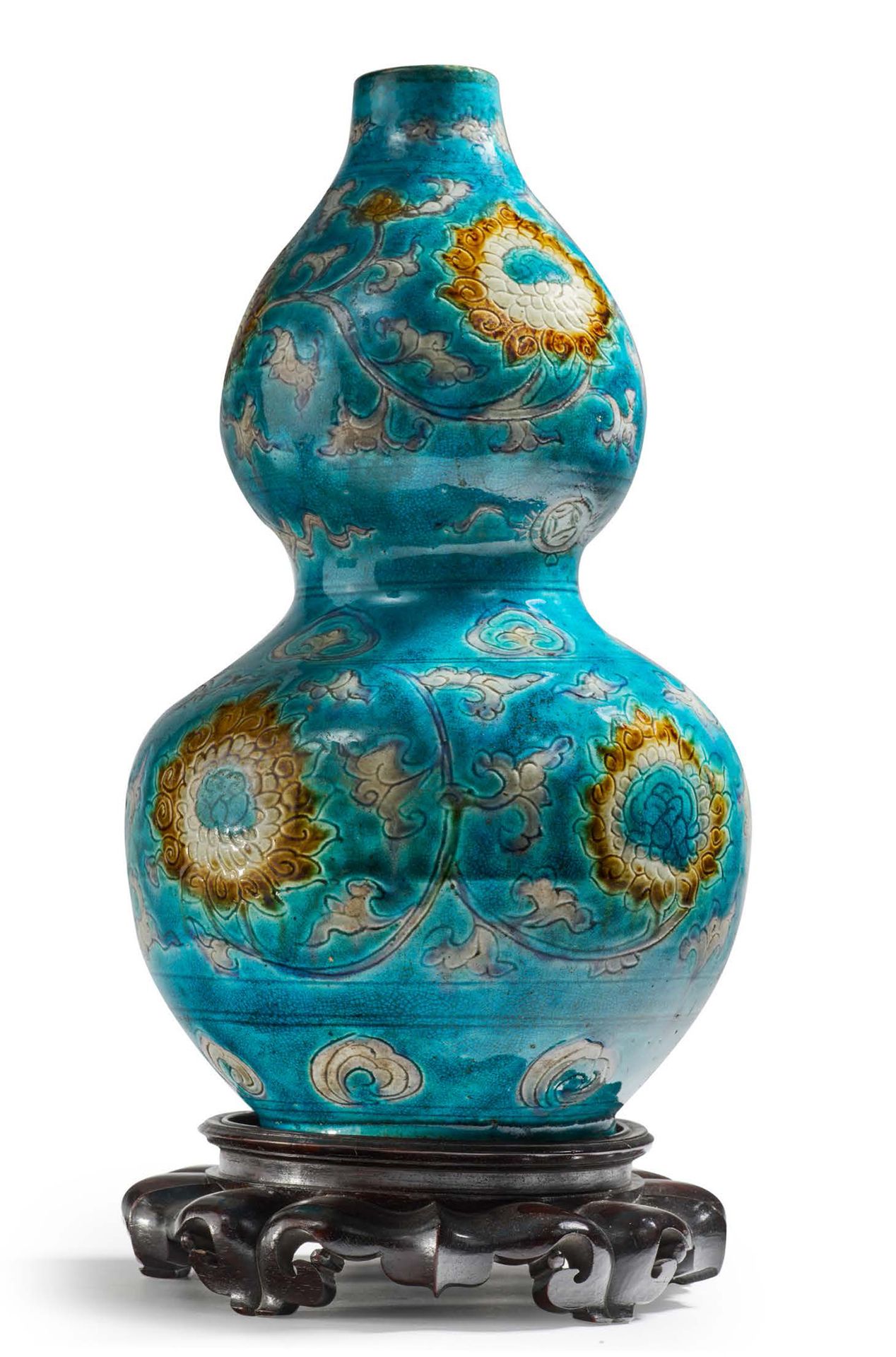 CHINE PÉRIODE WANLI, XVIe SIÈCLE 
Fahua type porcelain Hulu double-gourd vase wi&hellip;