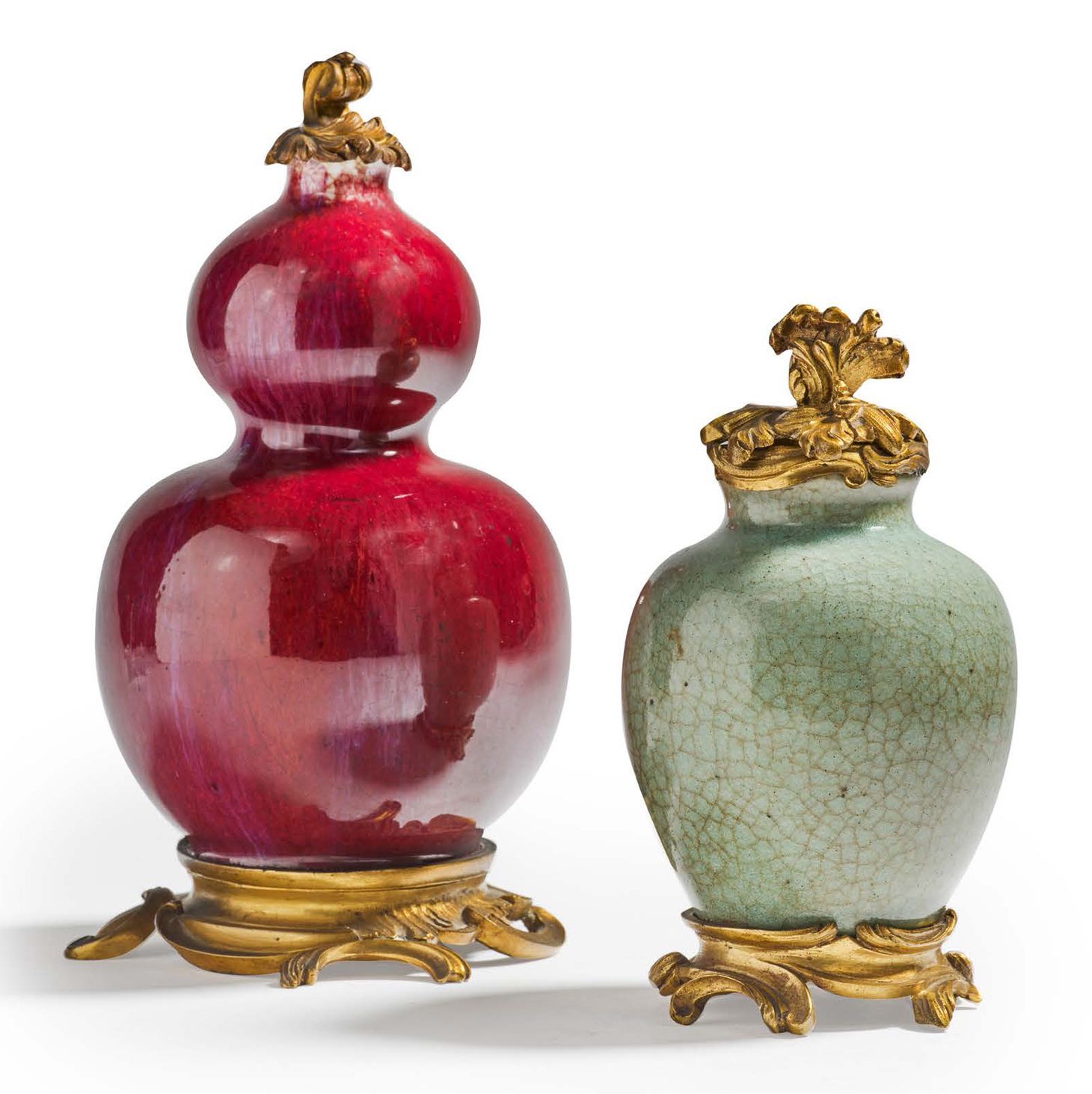 CHINE XVIIIe siècle 
中國 十八世紀

三件紅釉葫蘆瓶及青釉瓶