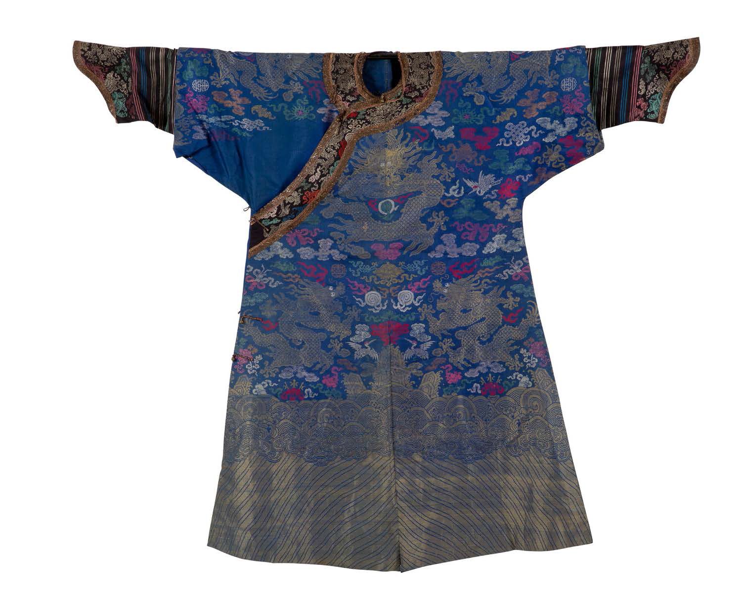 CHINE PÉRIODE GUANGXU (1875 - 1908) 
Vestaglia di seta blu ricamata in oro e fil&hellip;