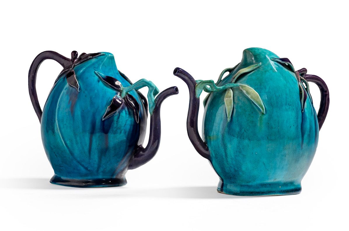 CHINE XVIIIe SIÈCLE, PÉRIODE KANGXI (1661 - 1722) 
清 康熙

雙件松石藍釉茄紋瓷壼