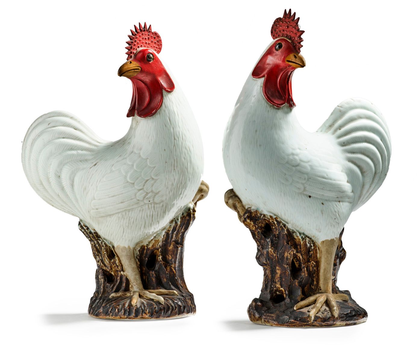 CHINE XVIIIe SIÈCLE, PÉRIODE QING 
Pair of standing roosters, perched on rocks, &hellip;