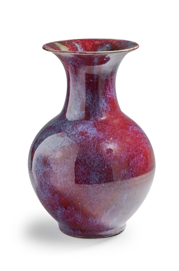 Chine XIXe siècle Vase pansu à col pavillonné, en porcelaine émaillée sang de bo&hellip;