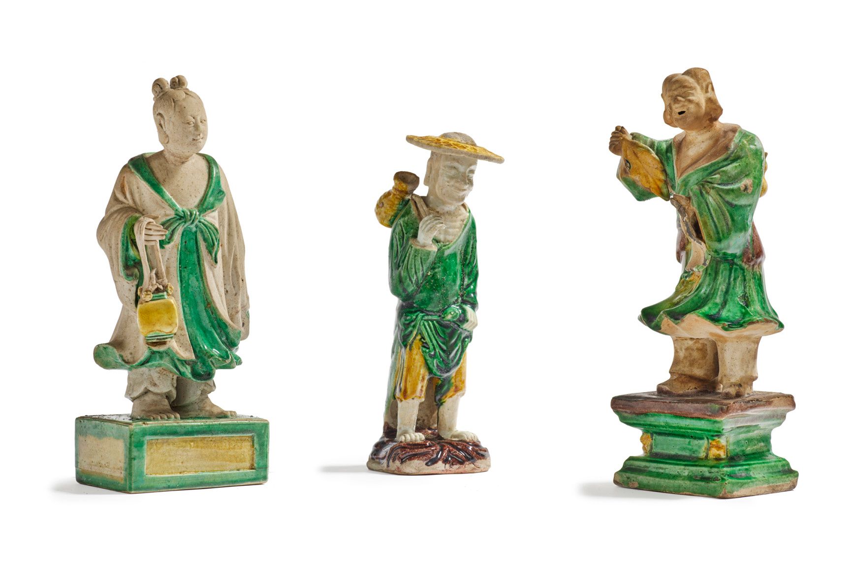 CHINE XVIIIe SIÈCLE, PÉRIODE KANGXI (1661 - 1722) 
Three statuettes in cookie an&hellip;