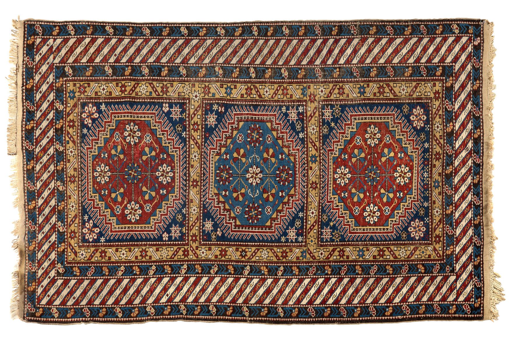 Null [TAPIS]
Fin Tchitchi (Caucase) fin XIXe siècle. Velours en laine sur fondat&hellip;