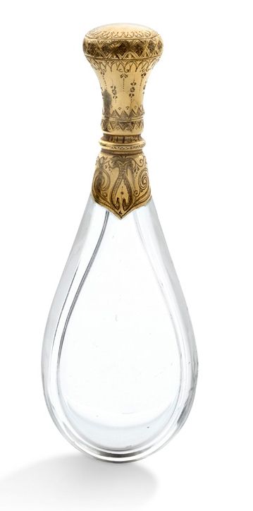 Null 切削玻璃盐瓶，精雕细琢的黄金框架。法国，19世纪
高度：9.5厘米（缺少内盖，有小碎片）