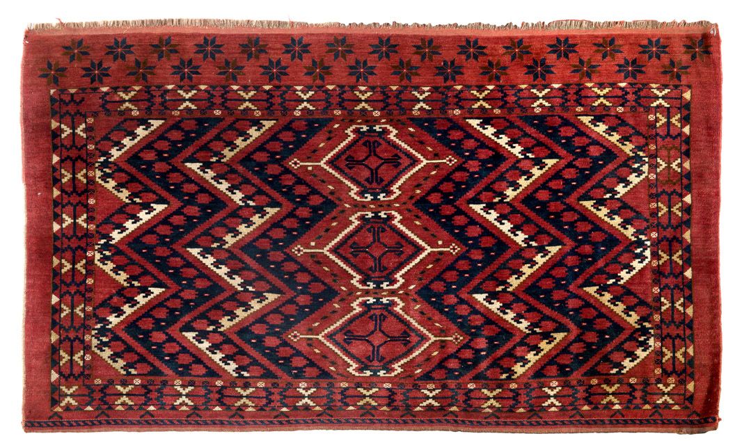 Null [RUGS]
19世纪中期罕见的、精美的、特殊的Ersari（土库曼）。羊毛基础上的羊毛丝绒。状况非常好。显著的色彩新鲜度。总体状况良好。在帕尔马和午&hellip;