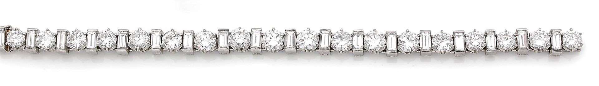 Null BRACELET « RIVIÈRE DE DIAMANTS »
Diamants tailles brillant et baguette, or &hellip;