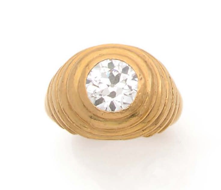 Null BAGUE « GODRONS »
Diamant rond taille ancienne
Or 18k (750)
Poids du diaman&hellip;
