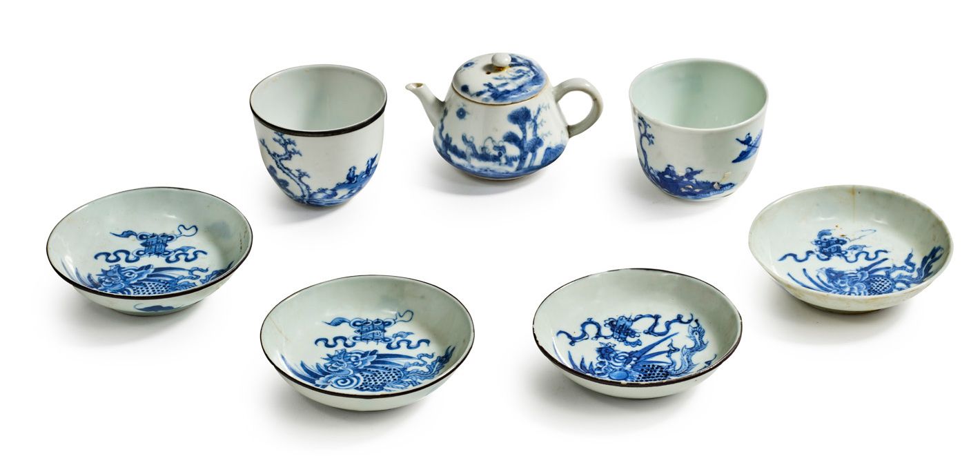 Chine pour le Vietnam XIXe siècle 
Lot de sept objets en porcelaine bleu-blanc, &hellip;