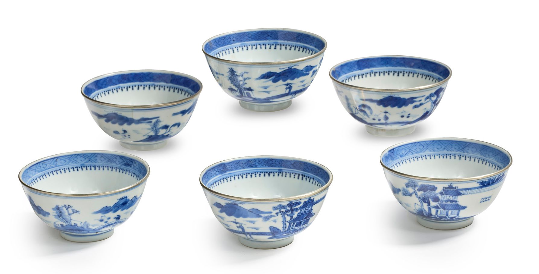 Chine pour le Vietnam XIXe siècle 
Lot de six bols en porcelaine bleu-blanc, à d&hellip;