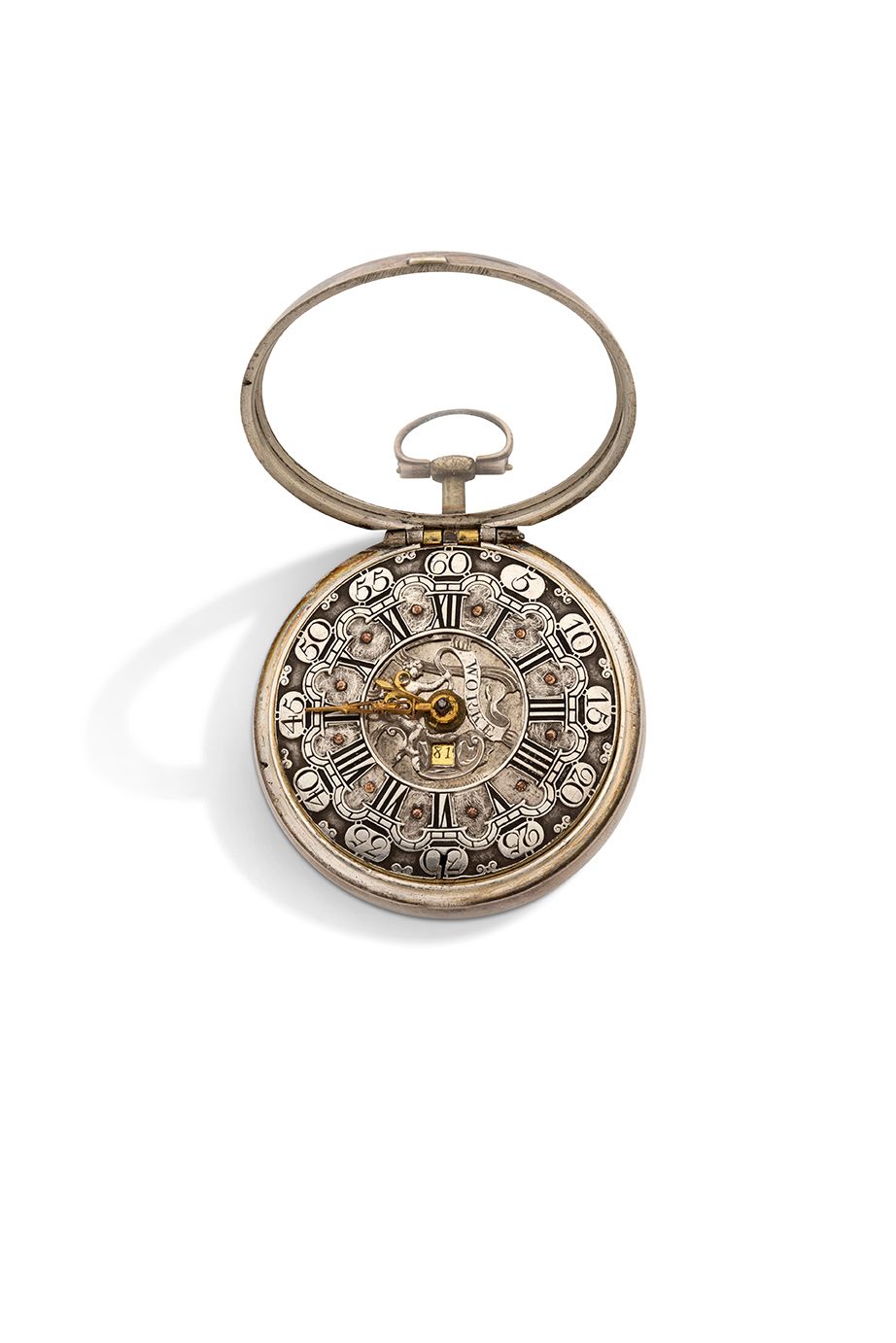 In. WORKE, London 
银色手表，有日期显示窗口



铰链式光滑表壳，背面有英文保证标志和主标志，可打开钥匙。



银色表盘上有罗马数字小时和&hellip;