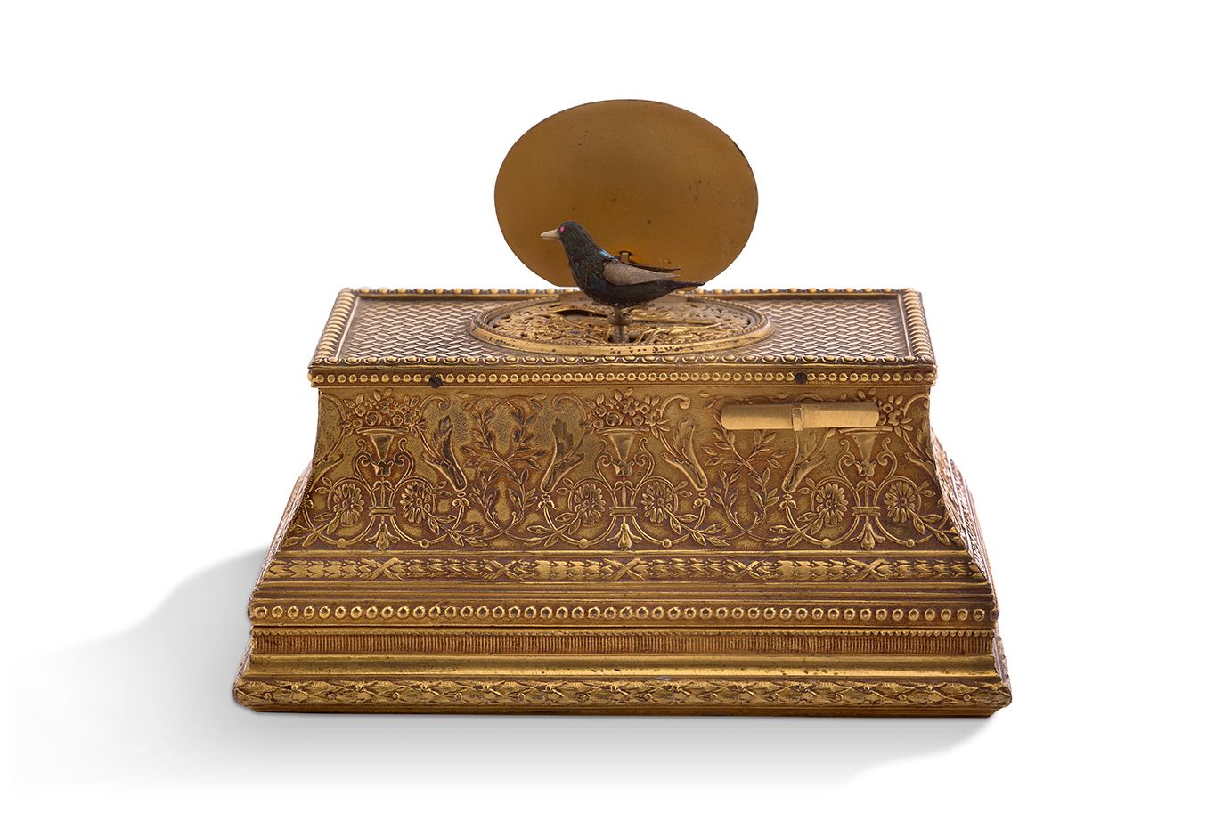 TRAVAIL FRANÇAIS 
Gilded metal singing bird box containing a sewing kit



Recta&hellip;