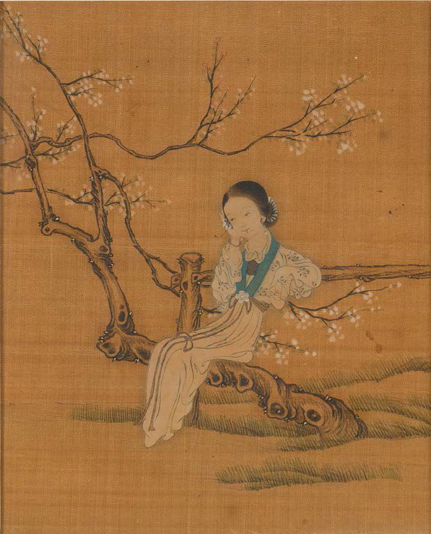 CHINE DÉBUT XXe SIÈCLE 中国
二十世纪初
一对竖幅水墨画，彩色帛画，每幅呈现一个女子在花园中，一个坐在一棵开花的树干上，另一个正在竹林旁翻&hellip;