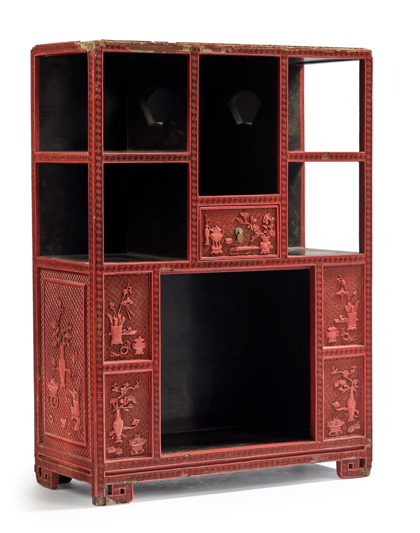 CHINE DYNASTIE QING, PÉRIODE QIANLONG (1735 - 1796)
Important cabinet de table e&hellip;