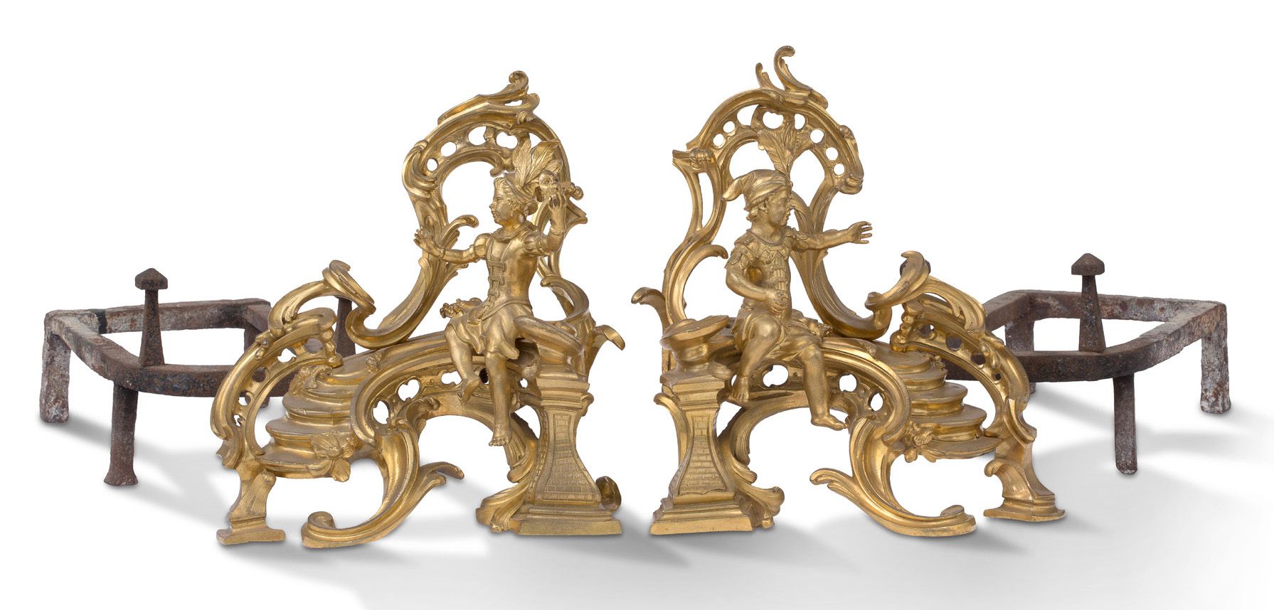 Null PAIRE DE CHENETS « AUX MARMOUSETS » en bronze ciselé et doré à décor d'enfa&hellip;
