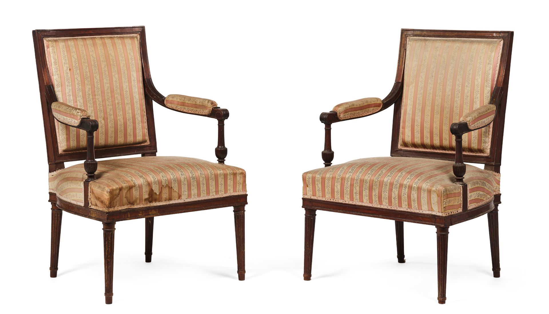 GEORGES JACOB (1739 - 1814) 罕见的一对桃花心木扶手椅，长方形靠背，凹陷的栏杆式扶手。搁置在四个锥形和凹槽的腿上。盖有乔治-雅各布的印&hellip;