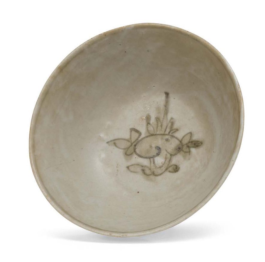 CHINE PÉRIODE TRANSITION, VERS 1640 Cuenco de porcelana blanquiazul de forma abi&hellip;