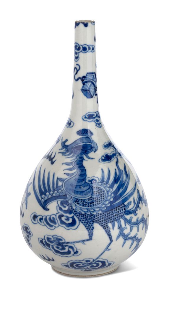 CHINE POUR LE VIETNAM DYNASTIE NGUYEN, XIXe SIÈCLE A blue-white porcelain long-n&hellip;