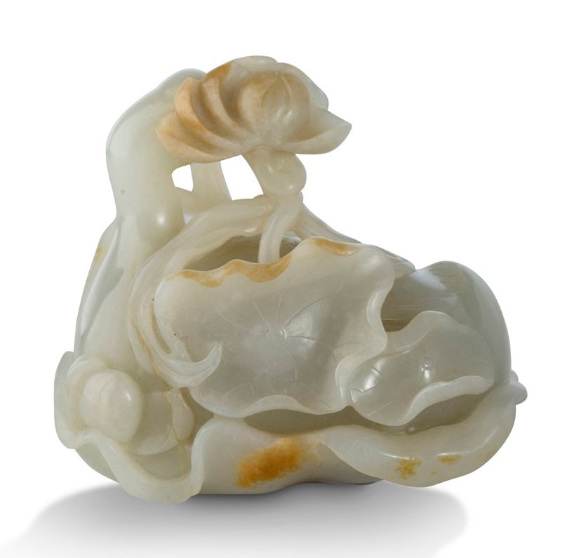 CHINE DYNASTIE QING, XIXe SIÈCLE Groupe sculpté en jade céladon pâle représentan&hellip;