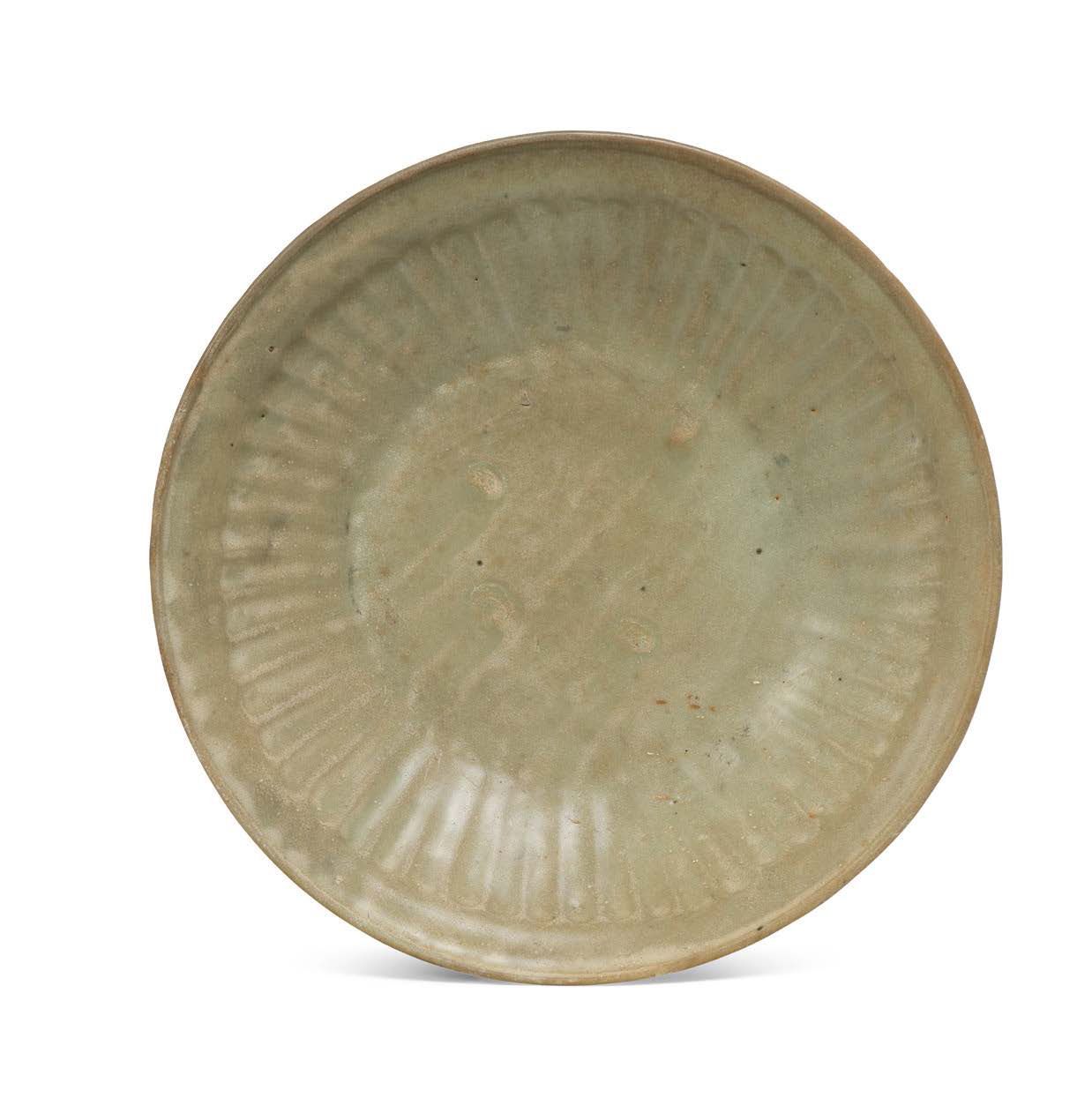 CHINE, FOURS DE LONGQUAN PÉRIODE TRANSITION, VERS 1640 Stoneware dish with celad&hellip;