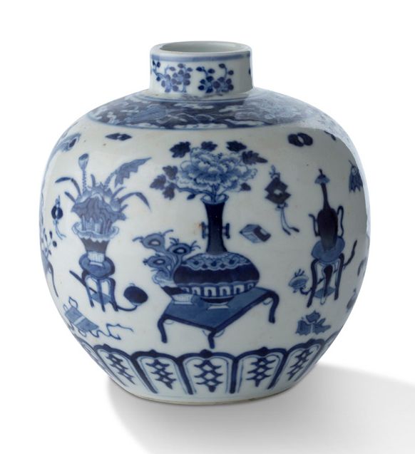 CHINE DYNASTIE QING, FIN DU XIXe SIÈCLE Small ovoid jar in blue-white porcelain &hellip;