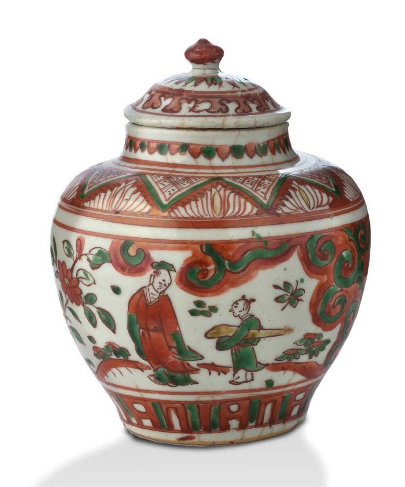 CHINE DYNASTIE MING, XVIe - XVIIe SIÈCLE Pequeña vasija de porcelana tapada con &hellip;