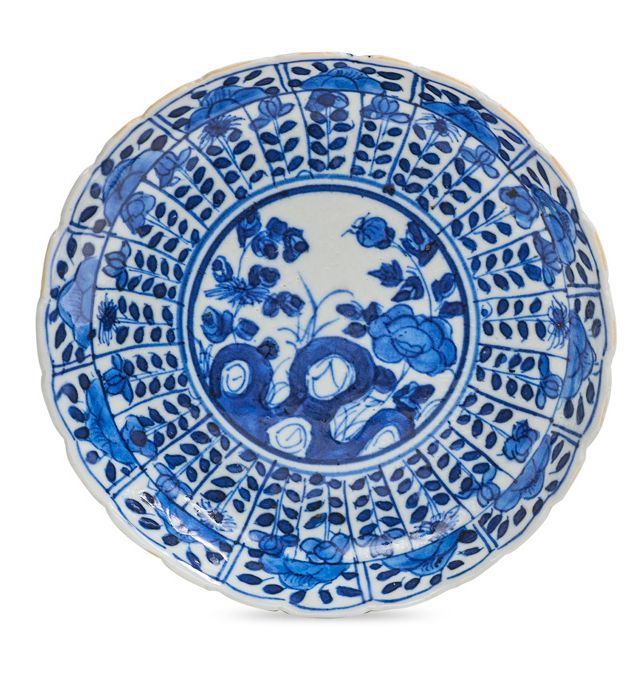 CHINE POUR LE VIETNAM XIXe SIÈCLE Set di due piccoli piatti polilobati in porcel&hellip;