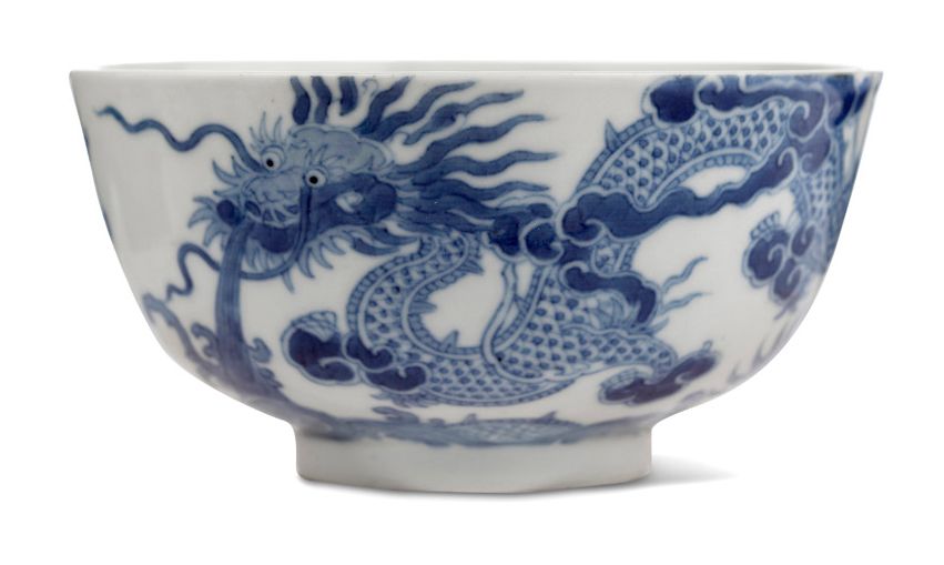 CHINE POUR LE VIETNAM DYNASTIE NGUYEN, XIXe SIÈCLE A blue-white porcelain bowl a&hellip;
