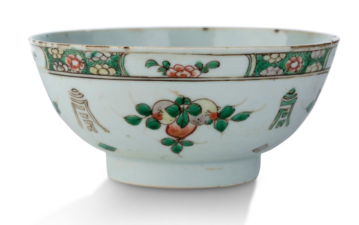 CHINE DYNASTIE QING, PÉRIODE KANGXI (1661 - 1722) Porcelain bowl with enamels of&hellip;
