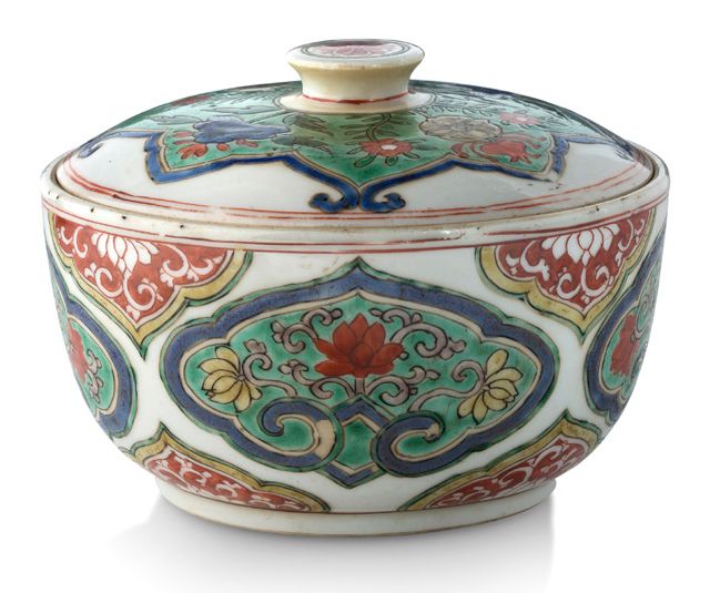 CHINE DYNASTIE QING, PÉRIODE KANGXI (1661 - 1722) Piccolo vaso coperto in porcel&hellip;