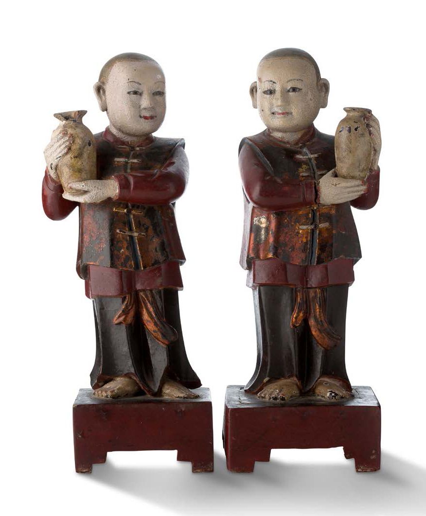 VIETNAM XIXe SIÈCLE Paire de statues en bois laqué polychrome et doré représenta&hellip;