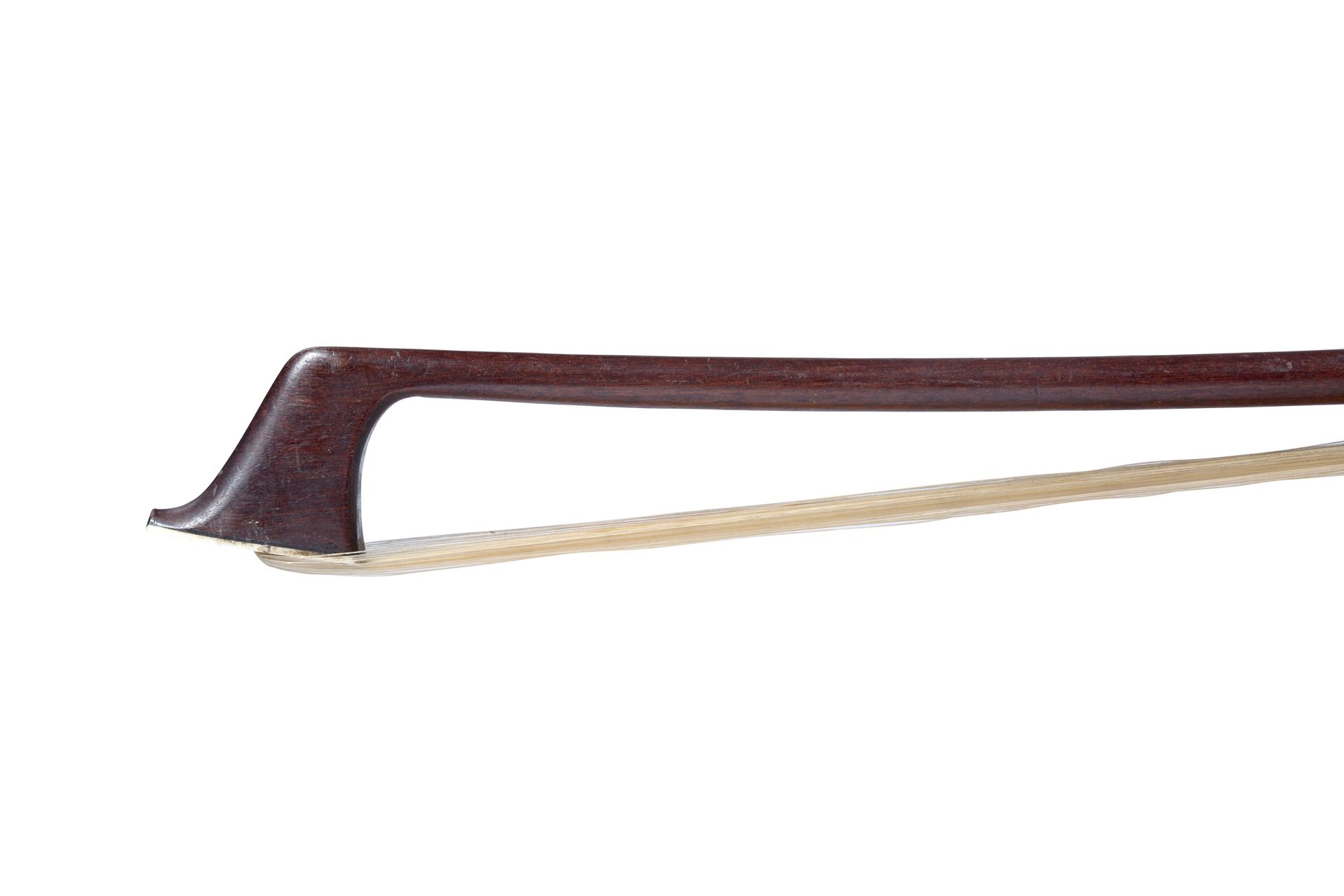 Null 来自Jean Joseph Martin学校的法国大提琴弓
约1880年
伯南布哥的木棍，安装了它的青蛙和乌木及镍银按钮
状况良好
重量：66克。琴杆&hellip;
