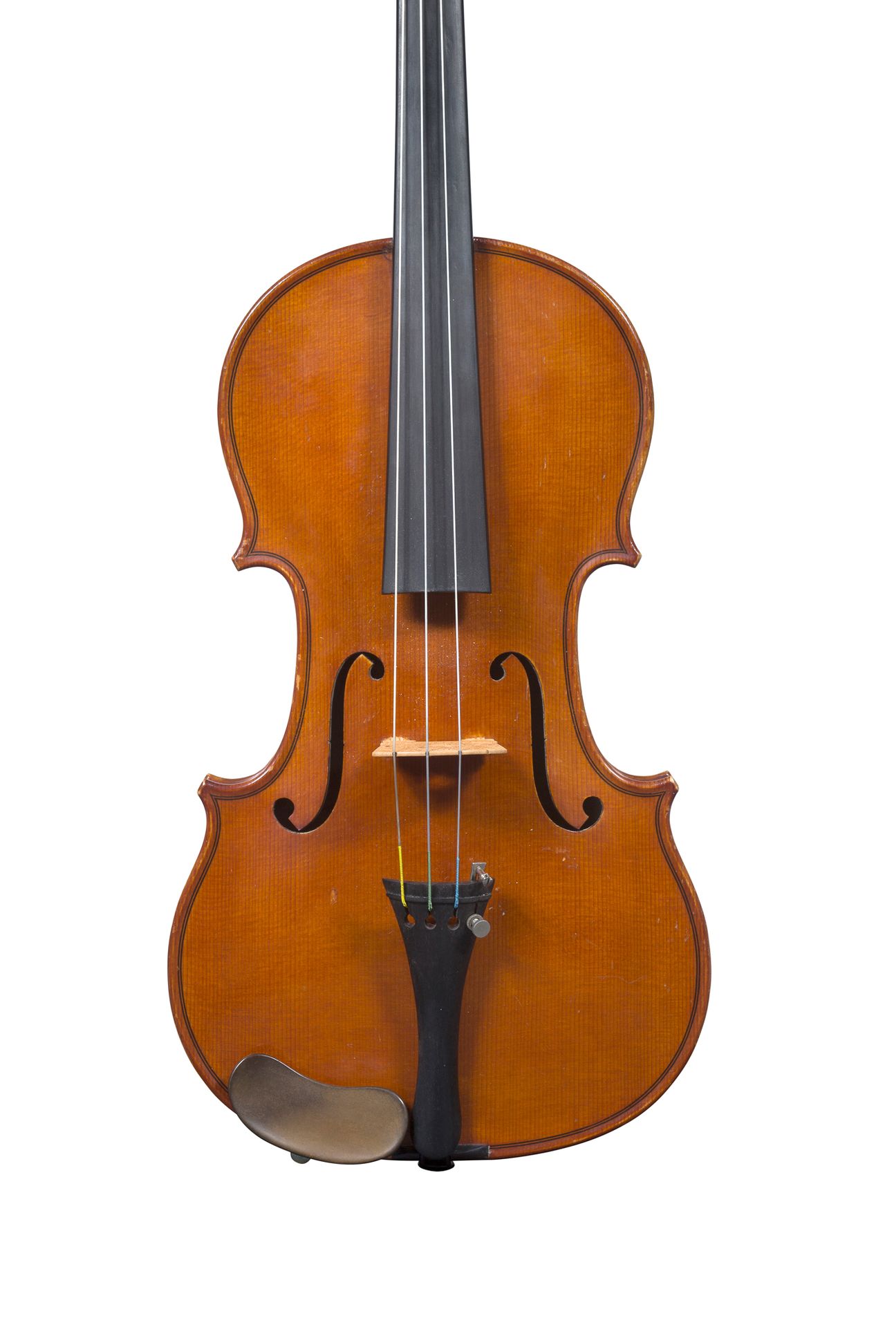 Null Um 1930-40 in Mirecourt gefertigte Geige.
Trägt das apokryphe Etikett von L&hellip;