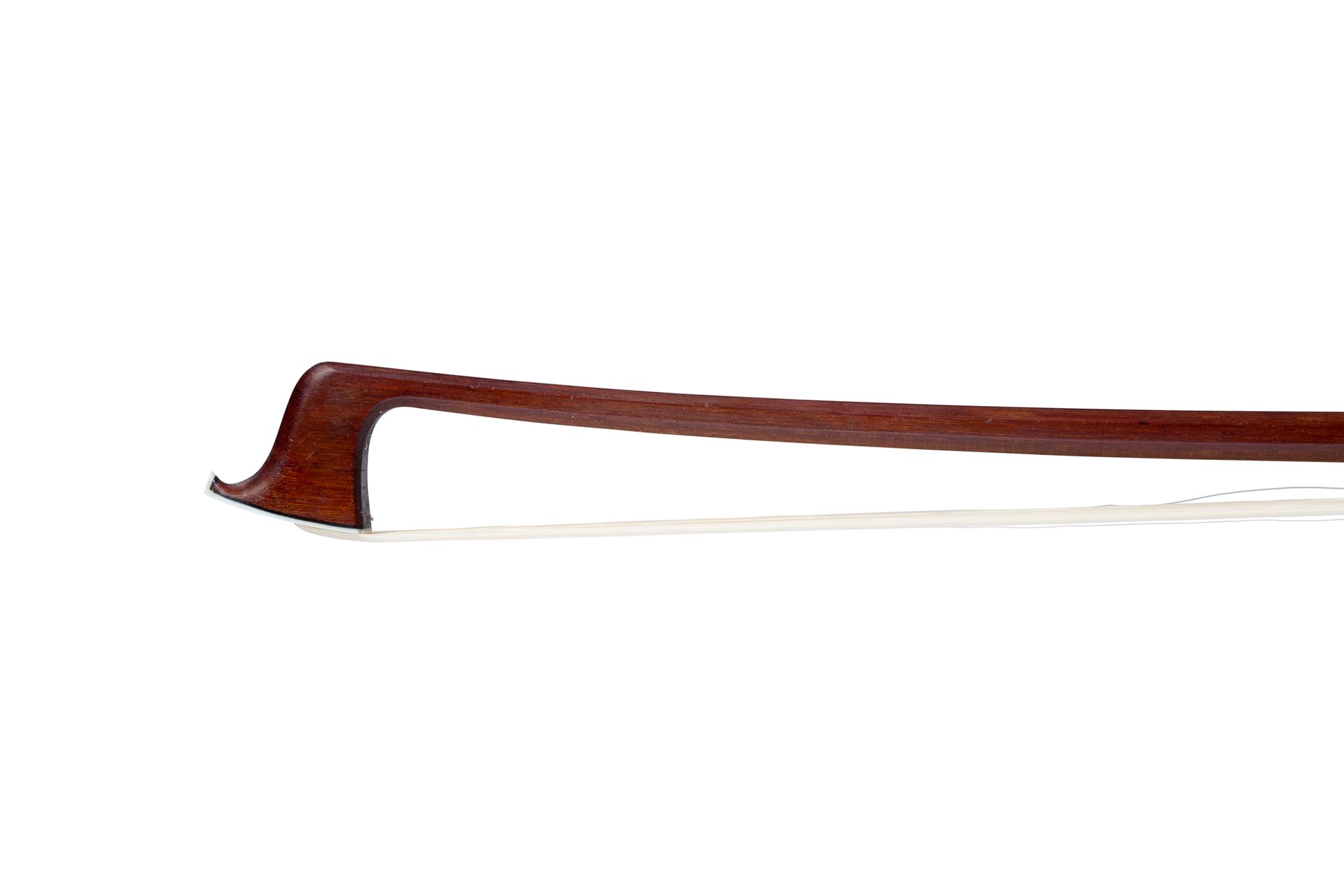 Null ~ 小提琴弓由François Lotte制作
大约1940年，有铁的标记
非常好的伯南布哥木棍，象牙和银质的青蛙。
同时期的镍银把手。
状态良好：弓&hellip;