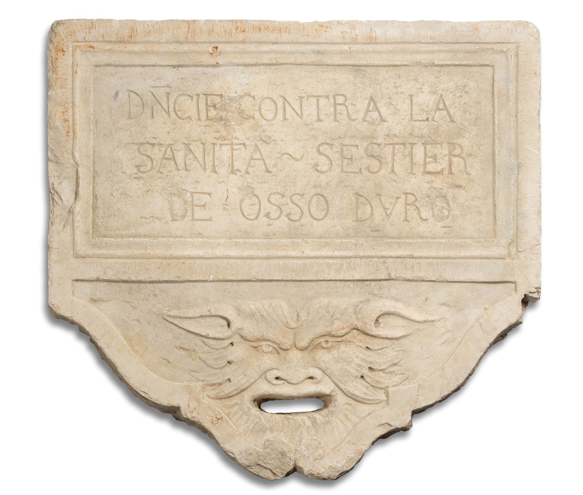 Null "Bocca di leone
罕见的石质告发口，在低浮雕中，下部的一个奇妙的动物面具被嘴巴刺穿，上面刻有 "DNCIE CONTRA LA SANI&hellip;