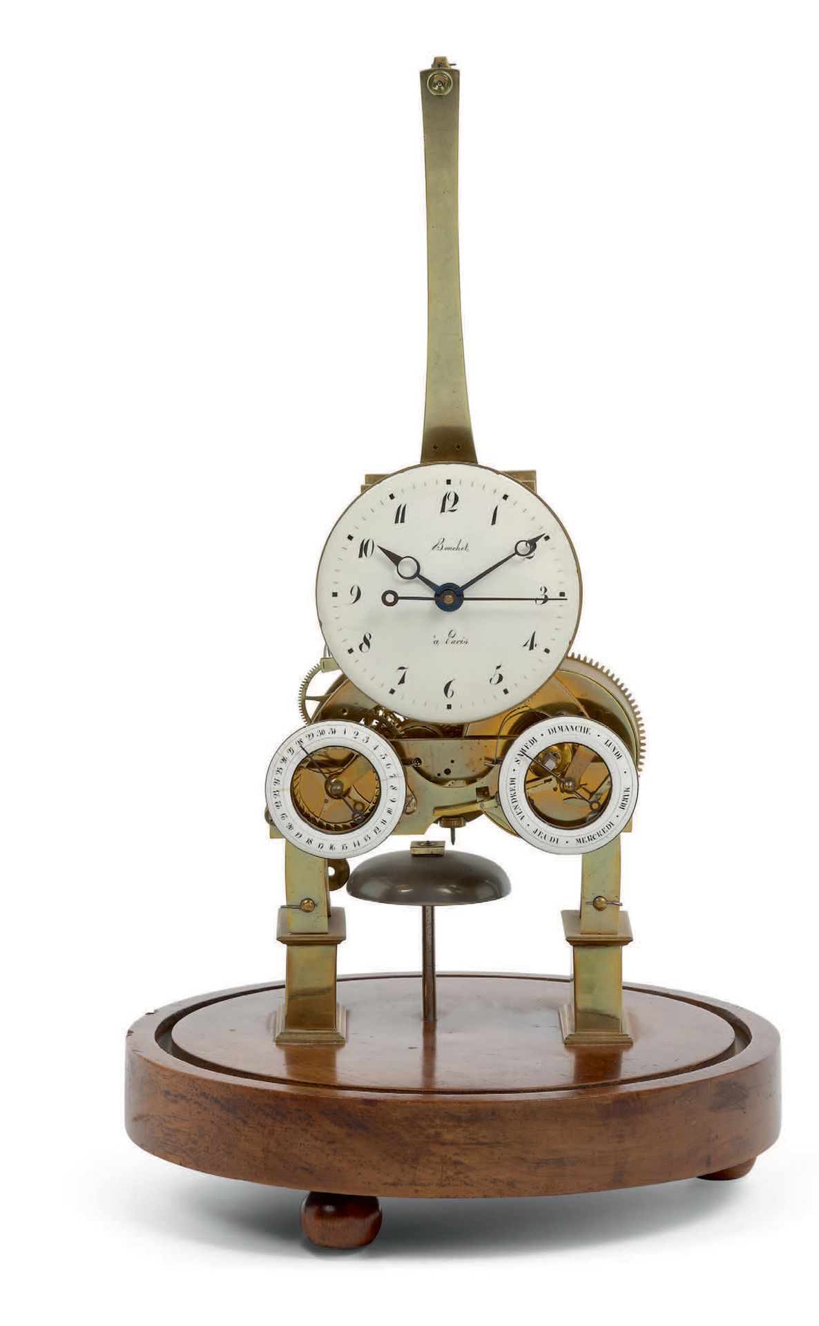 BOUCHET à Paris - Début XIXe siècle 镂空时钟 
有双重日期和报时。中央部分是一个倒 "Y "的形状，放在两个固定在底座上的镀&hellip;