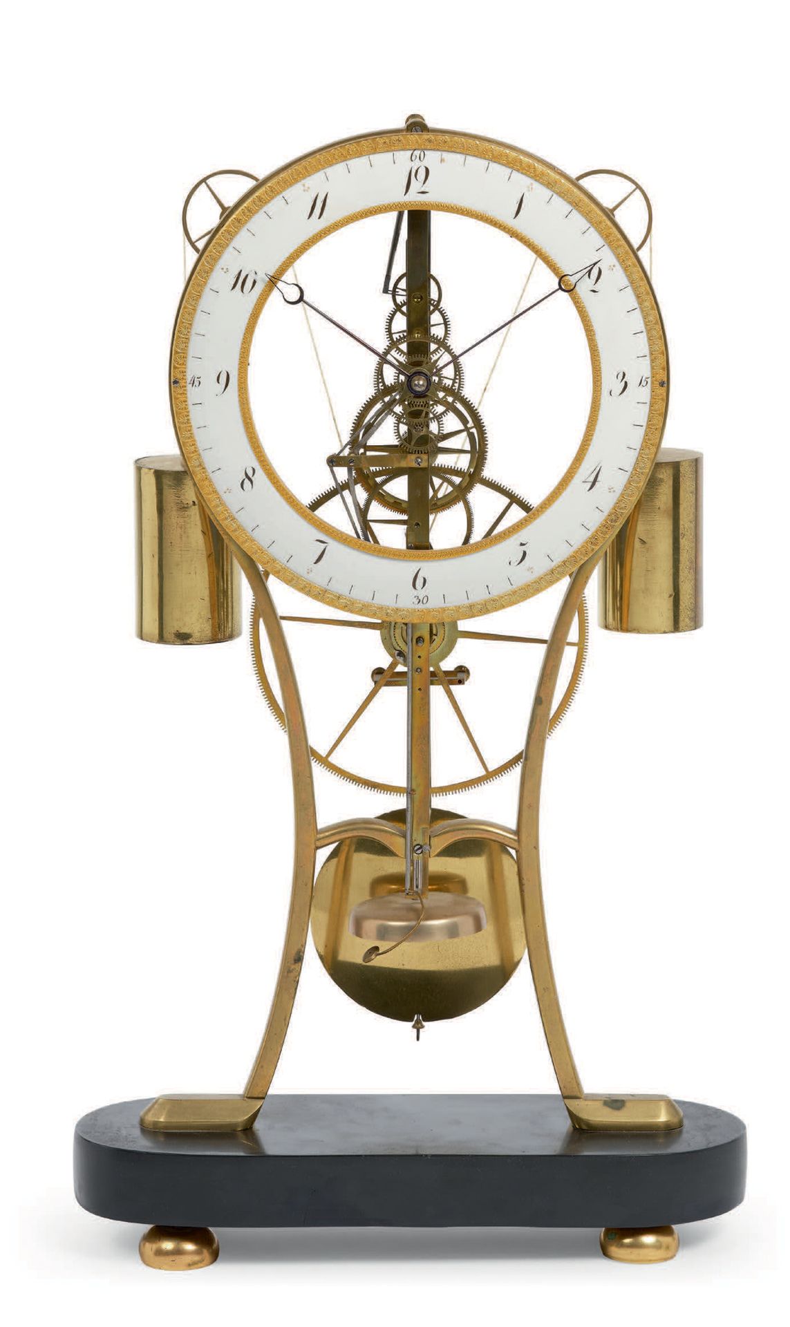 TRAVAIL FRANÇAIS - Fin XVIIIe siècle 镂空锁孔钟 
带有重量、敲击和上链机制。中央部分靠在两个精美的镀金黄铜拱门上，拱门将表&hellip;