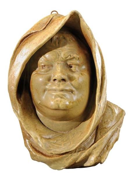 PAUL JEANNENEY (1861-1920) Masque en grès émaillé beige nuancé brun figurant Hon&hellip;
