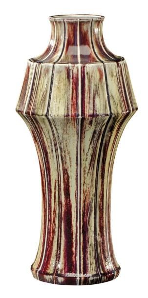 MANUFACTURE NATIONALE DE SEVRES Important vase de forme balustre à cannelures en&hellip;